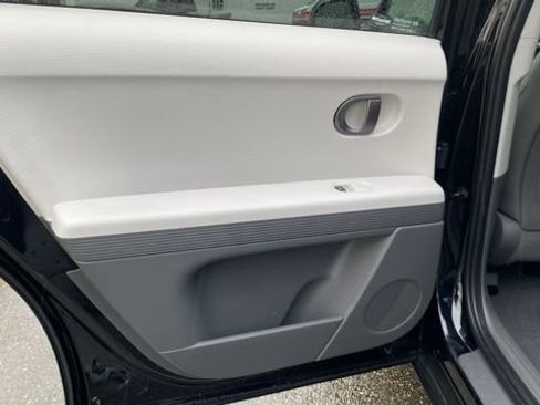 Used 2025 Hyundai Ioniq 5 SE image 18