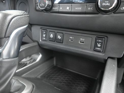 Used 2024 Nissan Frontier SV w/ SV Convenience Package image 14