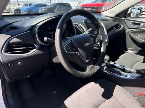 Used 2024 Chevrolet Malibu LT image 2