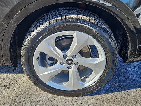 Certified 2024 Audi Q5 2.0T Premium Plus image 8