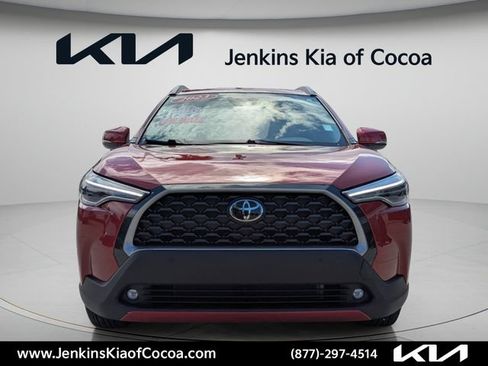 Used 2023 Toyota Corolla Cross XLE w/ Convenience Package FWD image 9