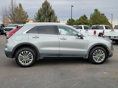 Used 2024 Cadillac XT4 Premium Luxury image 2