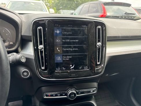 Used 2019 Volvo XC40 T5 Momentum AWD/4WD image 6