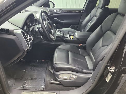 Used 2017 Porsche Cayenne AWD/4WD image 23