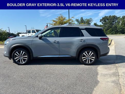 Used 2022 Nissan Pathfinder Platinum w/ Cargo Package AWD/4WD image 11