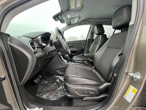 Certified 2022 Chevrolet Trax LT w/ Sport Edition image 11