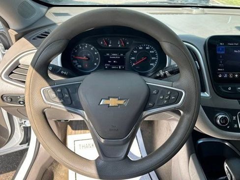 Used 2022 Chevrolet Malibu LT FWD image 16