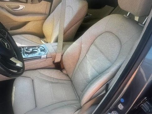 Used 2019 Mercedes-Benz GLC 300 4MATIC image 4