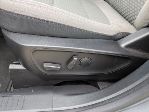 Used 2022 Ford Escape SE w/ SE Sport Appearance Package image 8