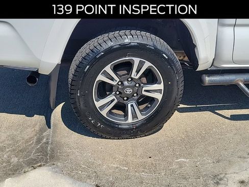 Used 2017 Toyota Tacoma TRD Sport w/ Tow Package (A/T) AWD/4WD image 5