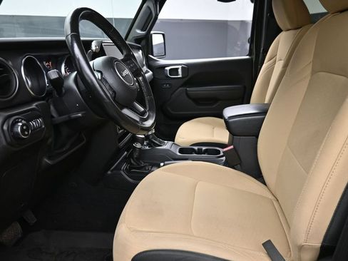 Used 2022 Jeep Gladiator Sport AWD/4WD image 15