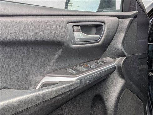 Used 2017 Toyota Camry SE FWD image 13