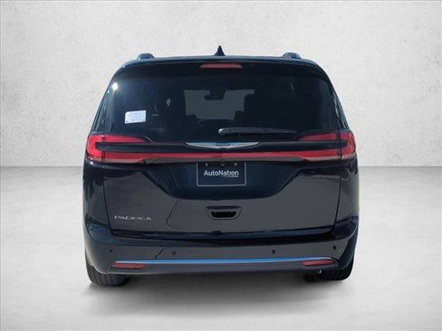 New 2026 Chrysler Pacifica Pinnacle image 8