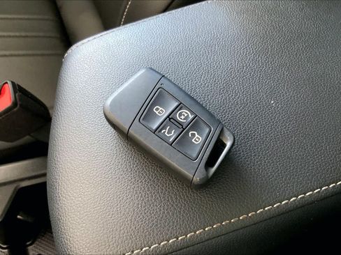 Used 2024 Volkswagen Tiguan SE AWD/4WD image 15