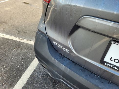 Used 2019 Nissan Kicks S image 6