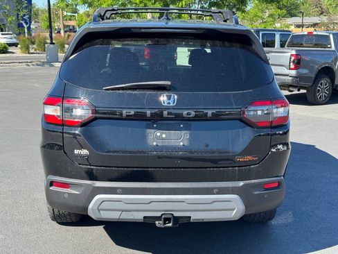 Used 2025 Honda Pilot TrailSport image 6
