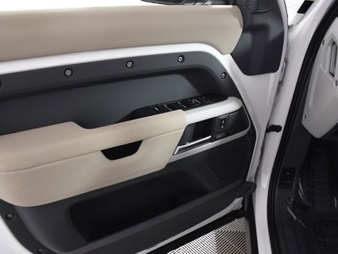 Used 2023 Land Rover Defender 110 SE image 16