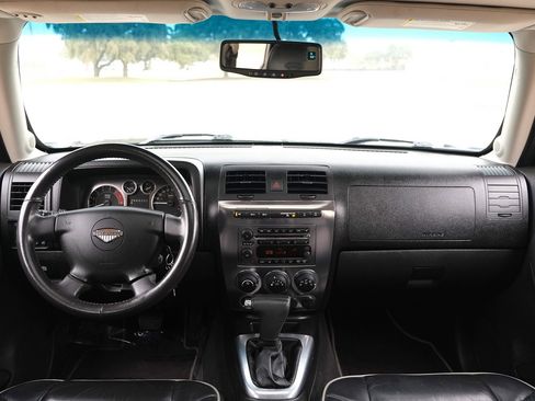 Used 2009 HUMMER H3T Alpha image 28