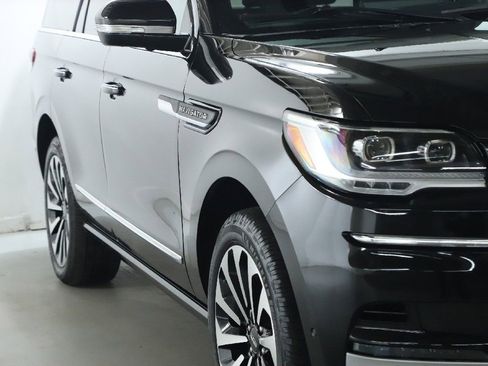 Used 2022 Lincoln Navigator Reserve image 9