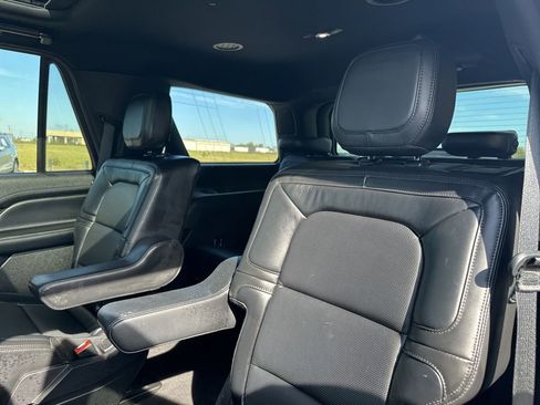 Used 2021 Lincoln Navigator Reserve w/ Luxury Package image 39