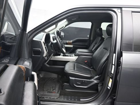 Used 2019 Ford F150 Lariat w/ Equipment Group 502A Luxury AWD/4WD image 11
