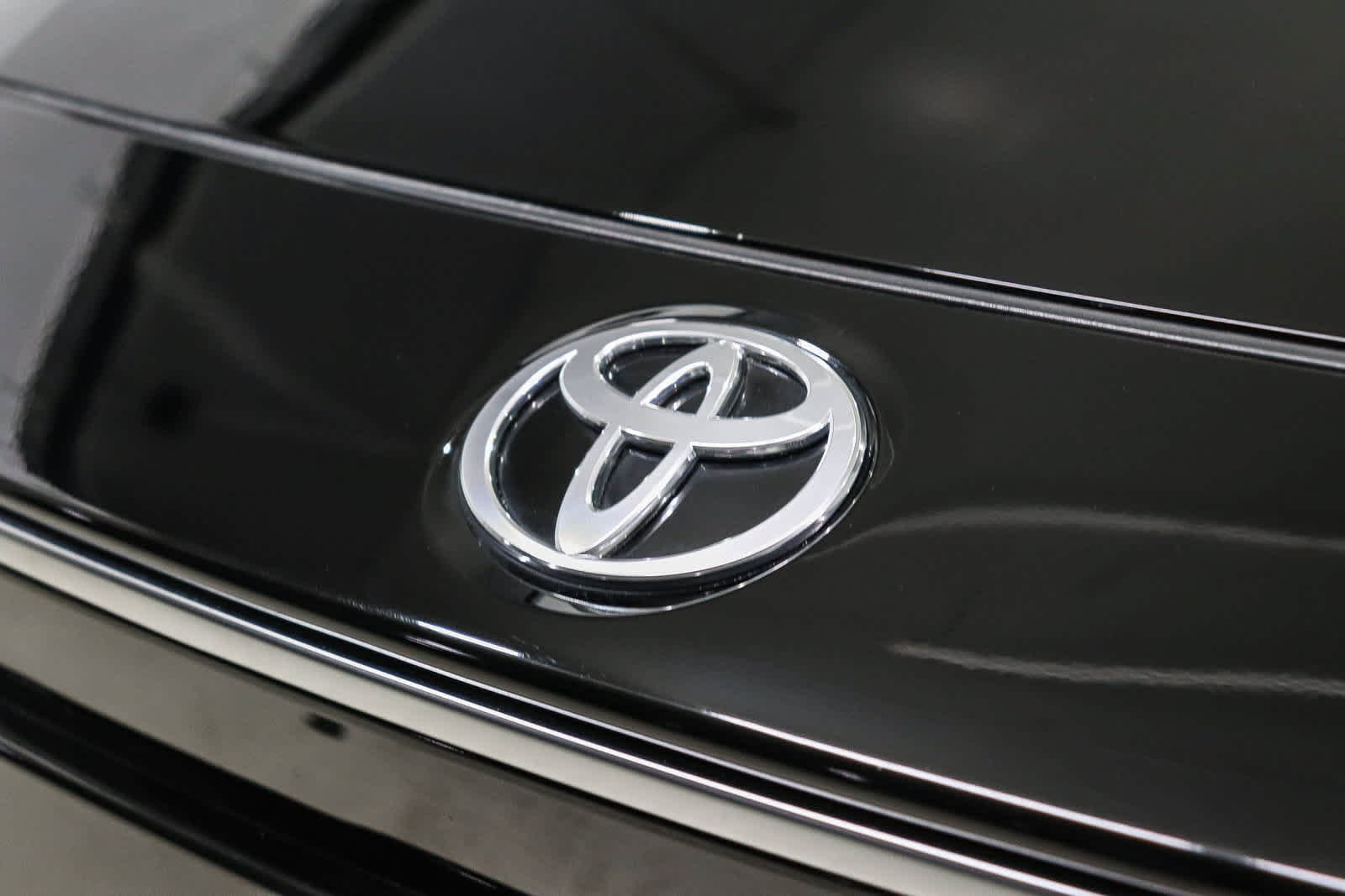 Used 2024 Toyota bZ4X FWD w/ Weather Package image 9