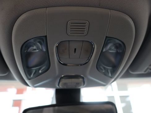 Used 2018 Jeep Compass Latitude AWD/4WD image 30