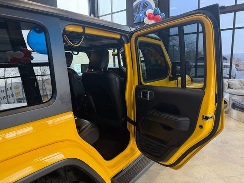 Used 2019 Jeep Wrangler Unlimited Sahara w/ Uconnect 4C Nav & Sound Group image 18