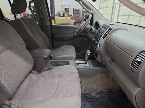 Used 2011 Nissan Frontier SV w/ SV Premium Utility Pkg image 30