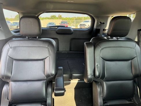 Used 2022 Ford Explorer XLT w/ Equipment Group 202A AWD/4WD image 9