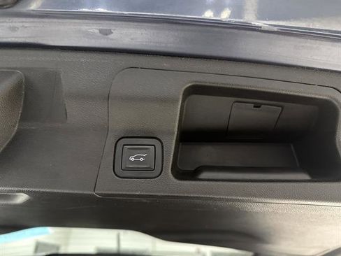 Used 2018 GMC Acadia SLT image 29