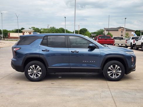 New 2026 Chevrolet Equinox LT w/ Convenience Package II FWD image 7