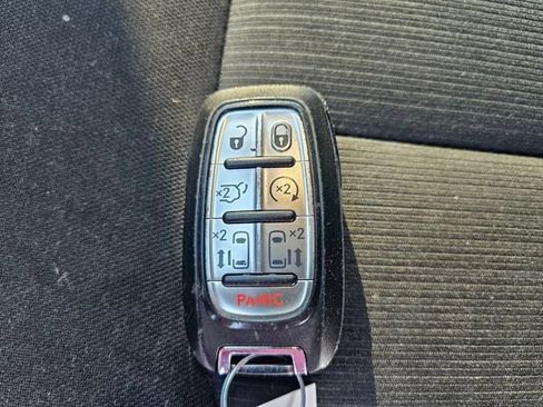 Used 2022 Chrysler Pacifica Touring image 30