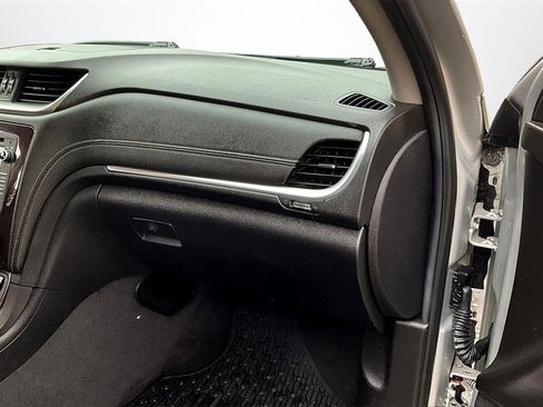 Used 2017 Chevrolet Traverse LT w/ Style and Technology Package image 27