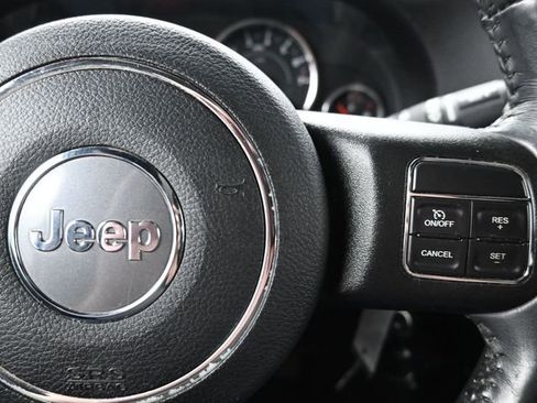 Used 2017 Jeep Wrangler Unlimited Sahara w/ Connectivity Group AWD/4WD image 26