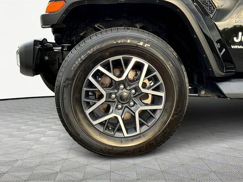Used 2024 Jeep Wrangler Sahara image 9