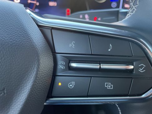 Used 2025 Chevrolet Equinox EV LT w/ Convenience Package image 21