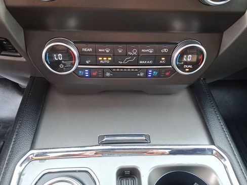 Used 2020 Ford Expedition Max XLT w/ Equipment Group 202A AWD/4WD image 18