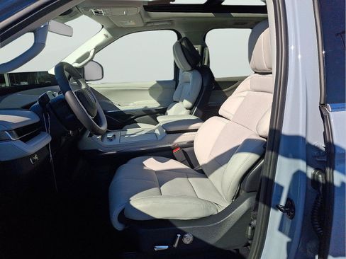 New 2025 Lincoln Navigator Reserve AWD/4WD image 15