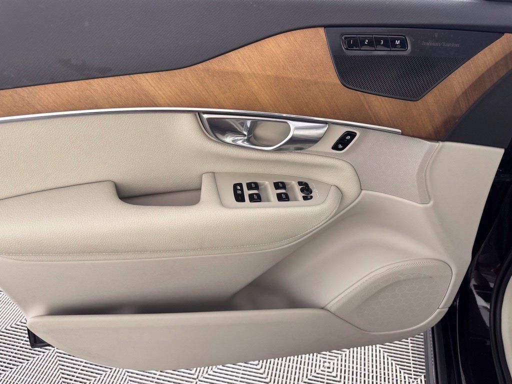 Used 2022 Volvo XC90 T6 Momentum w/ Advanced Package AWD/4WD image 16