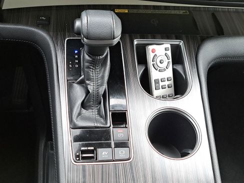 Certified 2021 Toyota Sienna Platinum image 33