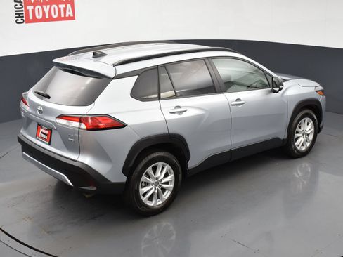 Used 2025 Toyota Corolla Cross LE AWD/4WD image 19