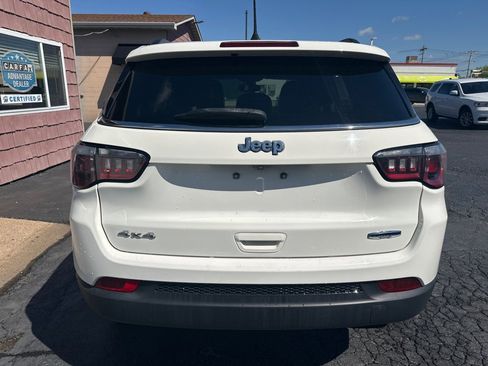 Used 2018 Jeep Compass Latitude w/ Popular Equipment Group AWD/4WD image 4