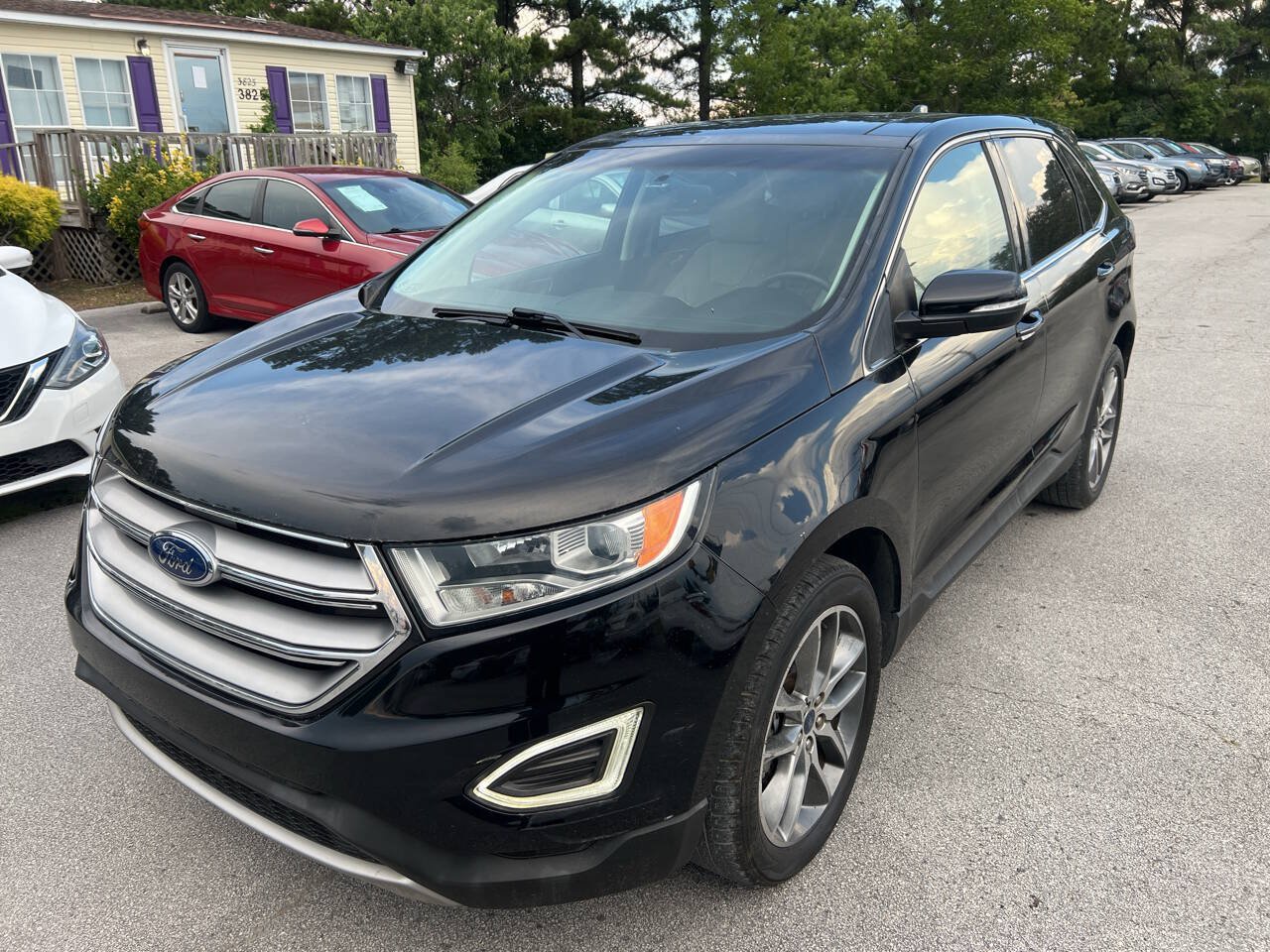 Used 2016 Ford Edge Titanium w/ Equipment Group 301A FWD image 2
