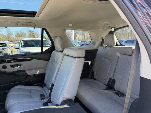 Used 2025 Honda Pilot Touring image 23