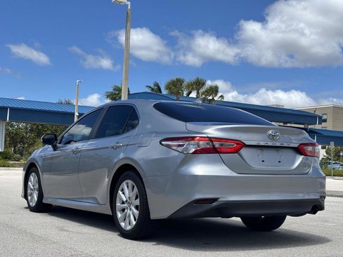 Used 2020 Toyota Camry LE image 6