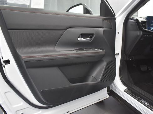 New 2026 Nissan Kicks SR w/ SR Premium Package FWD image 28