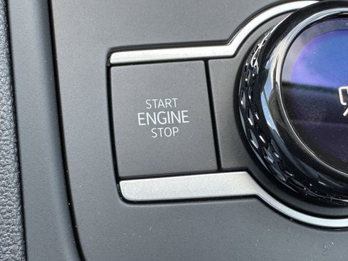 New 2025 Volkswagen Tiguan SE image 22