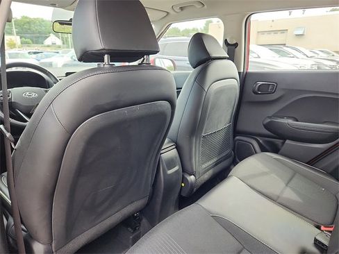 Certified 2022 Hyundai Venue Limited image 24