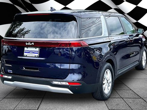 Used 2024 Kia Carnival LX FWD image 2